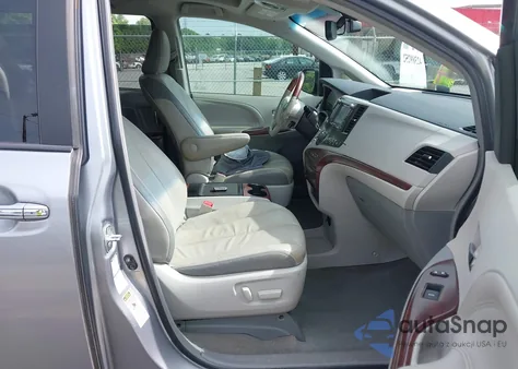 2013 Toyota Sienna Limited 7 Passenger z USA, uszkodzony, nr VIN 5TDDK3DC3DS054803